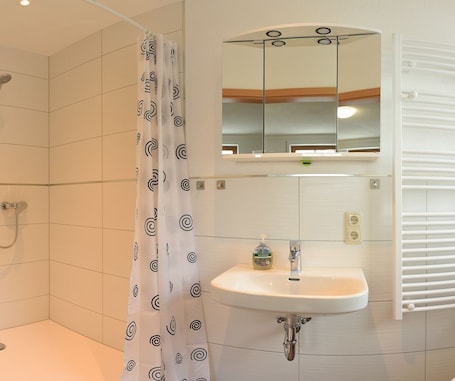Shower, hair dryer, towels, soap. VACATION WITH HEART - NOT ONLY FOR HORSE LOVERS