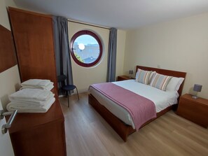 3 soverom, strykejern/-brett, reiseseng for barn og wi-fi