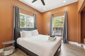 1 bedroom, iron/ironing board, WiFi, bed sheets - Funky & Fun! 1BR Apartment, Ground Floor (Baton Rouge)