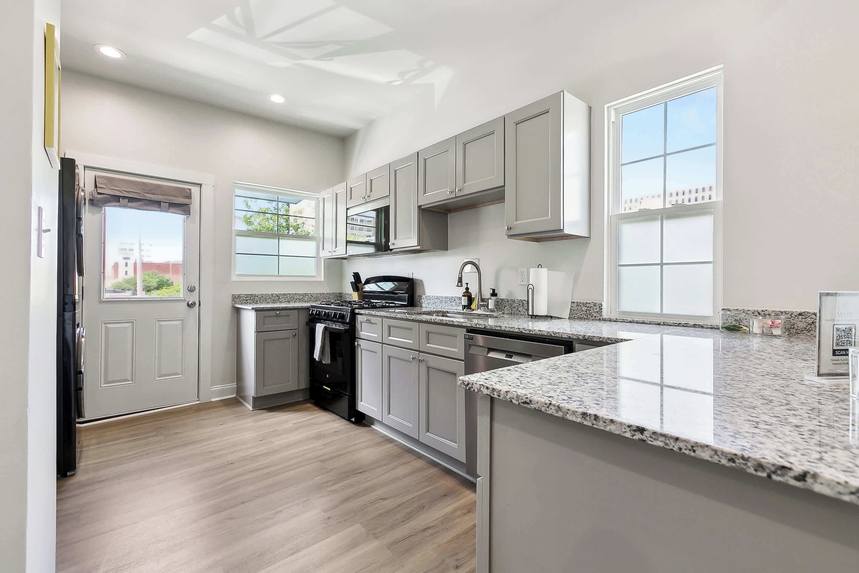 冰箱、微波炉、烤箱、炉灶