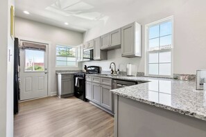 Fridge, microwave, oven, stovetop - Cottage Vibes in the City - 1BD, 2nd Floor (Baton Rouge)