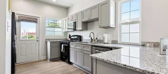 Cottage Vibes in the City - 1BD, 2nd Floor