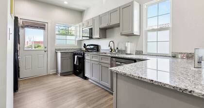 Cottage Vibes in the City - 1BD, 2nd Floor