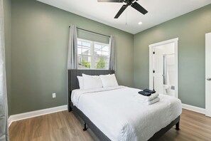 1 bedroom, iron/ironing board, WiFi, bed sheets - Red Stick Proud - 1BR Apartment, 2nd Floor (Baton Rouge)