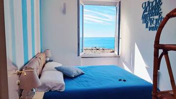 2 camere, una scrivania, ferro/asse da stiro, culla da viaggio