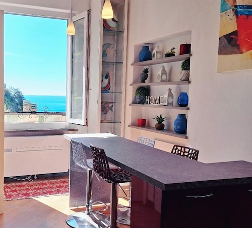 Charming sea view apartment for families, with sky tv