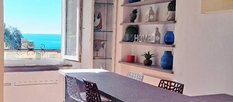 Charming sea view apartment for families