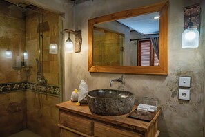 Villa Familiale, balcon, vue jardin | Salle de bain