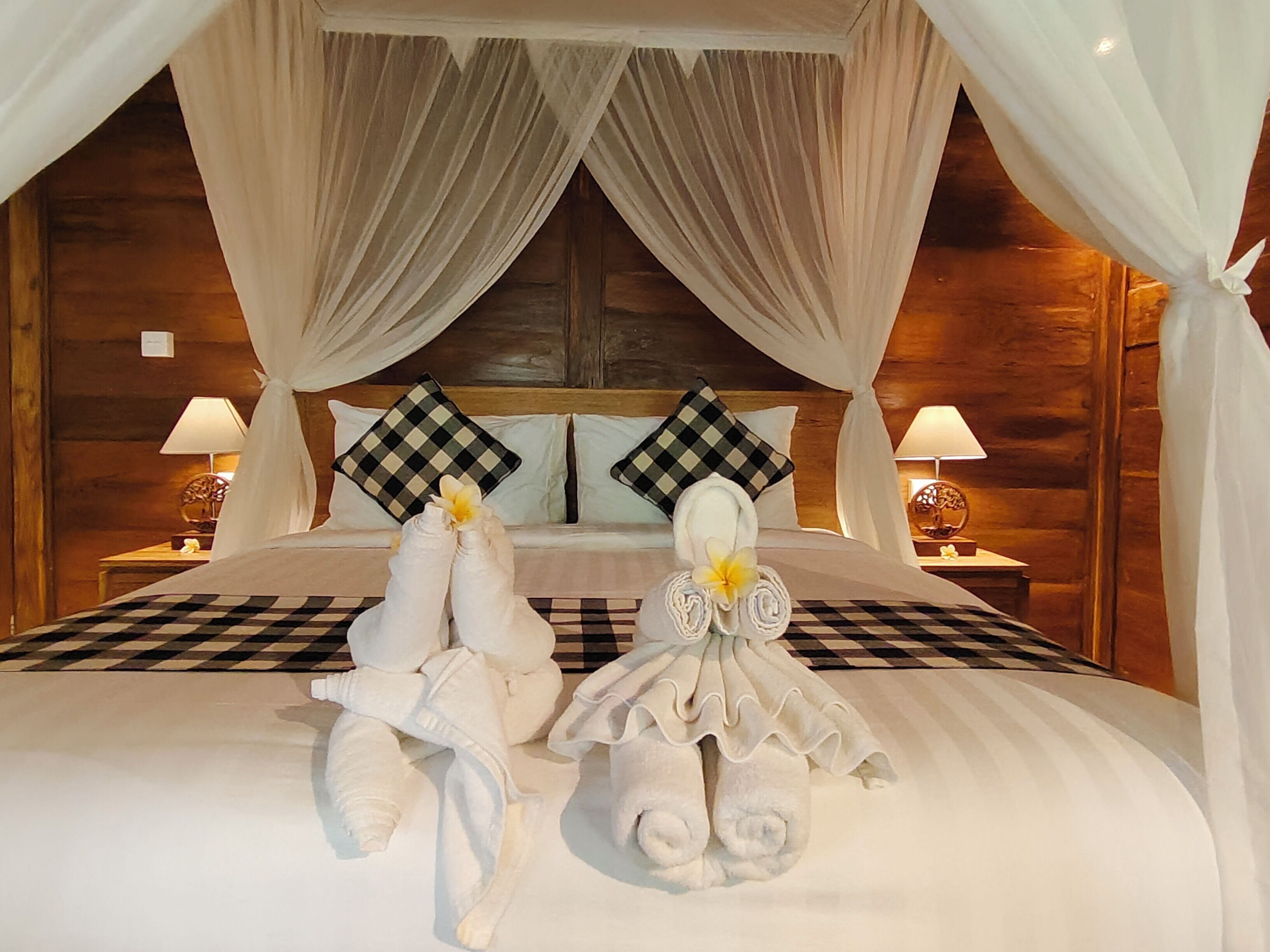 Honeymoon Suite | Minibar, in-room safe, desk, free WiFi