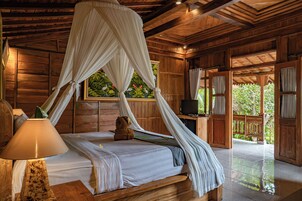 家庭别墅, 阳台, 花园景观 | 迷你吧、客房内保险箱、办公桌、免费 WiFi