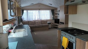 Ferienhütte | Eigene Küche | Kühlschrank, Mikrowelle, Ofen, Herdplatte