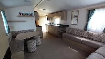 Cabin | Living area | Fireplace