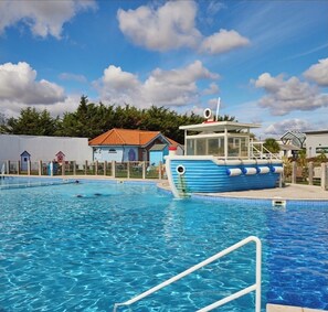 Cabin | Pool - St Osyth - Seaside 3-bedroom Lodge - Sleeps 6 (Clacton-on-Sea)
