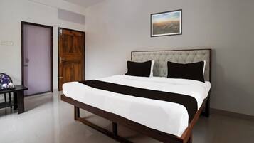 Deluxe Double Room | Laptop workspace, free WiFi