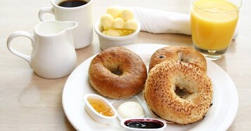 Se ofrece un desayuno típico de la región (100 INR por persona)