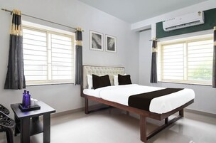 Deluxe Double Room | Laptop workspace, free WiFi