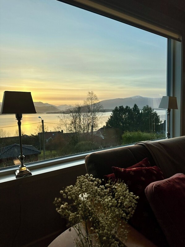 Interior - Spacious house with views of the fjord and mountains. Close to nature and city. (Møre og Romsdal)