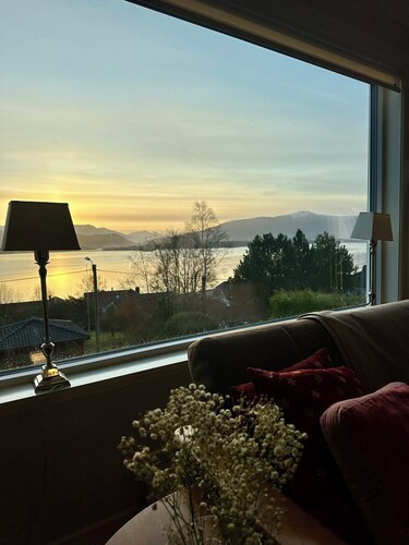 Spacious house with views of the fjord and mountains. Close to nature and city.