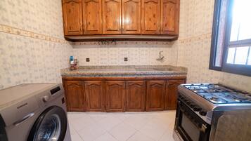 Mikrowelle, Wasserkocher, Mixer, Kochgeschirr/Geschirr/Besteck