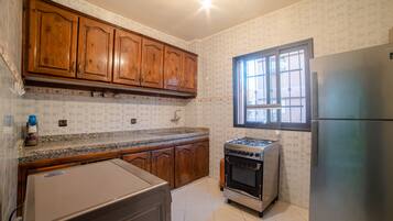 Mikrowelle, Wasserkocher, Mixer, Kochgeschirr/Geschirr/Besteck