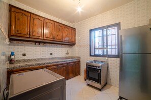 Microwave, electric kettle, blender, cookware/dishes/utensils