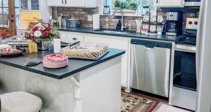 Horton Lodge
Charming new 3-bedroom 2 bath lodge with WiFi in serene Stigler