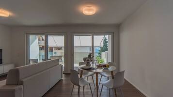 Appartement, 1 chambre, accessible aux personnes à mobilité réduite, balcon | Salle à manger