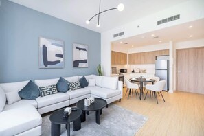 TV - StayShort - Chic 1-Bed for 4 in Prime Dubai Hills Location! (Dubai Hills)