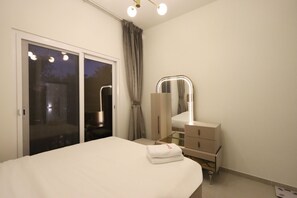 4 bedrooms, iron/ironing board, free WiFi, bed sheets