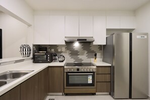Fridge, microwave, oven, stovetop