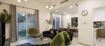 Livbnb- Classy 3BR+Maid's Villa with Private Patio