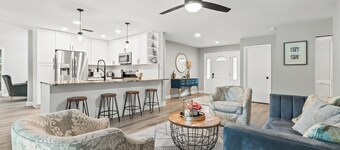 Heated pool.  4-bedroom house. 6.9 miles to honeymoon Beach.