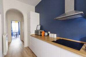 Fridge, microwave, stovetop, dishwasher