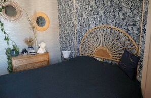 2 habitaciones, tabla de planchar con plancha y ropa de cama 