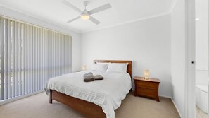 4 soverom, strykejern/-brett, wi-fi (inkludert) og sengetøy