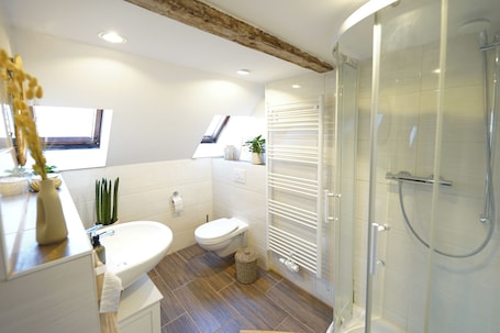 Shower, towels, toilet paper. Open, cozy apartment in house, on 2.5 floors - With living room, large bathroom