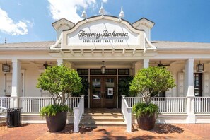 Exterior detail - Gorgeous 3 Bedroom Lakefront Retreat w Golf Cart (Miramar Beach)