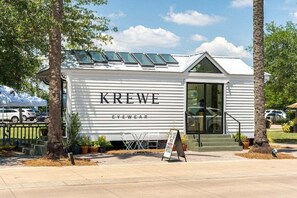 Exterior - Gorgeous 3 Bedroom Lakefront Retreat w Golf Cart (Miramar Beach)