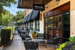 Outdoor dining - Gorgeous 3 Bedroom Lakefront Retreat w Golf Cart (Miramar Beach)