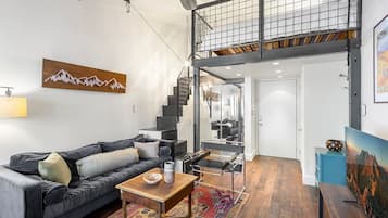 Condo, 1 phòng ngủ | Khu phòng khách