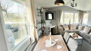 Cabin | Dining