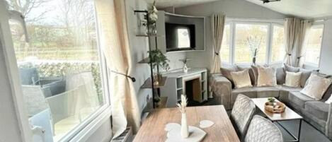 Cabin | Dining