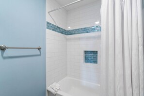 Hair dryer, towels - Windancer 309. New Listing Specials! Gulf Front, Free Bch Srvc, Heated Pool! (Miramar Beach)