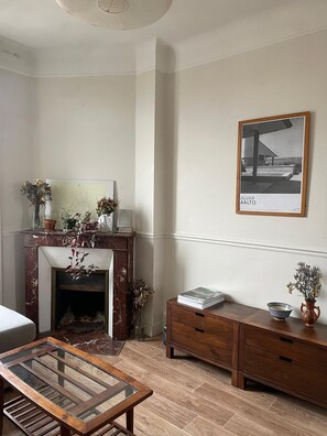 Interior - Quiet, comfortable, fully-equipped apartment just outside Paris - sleeps 4  (Vanves)