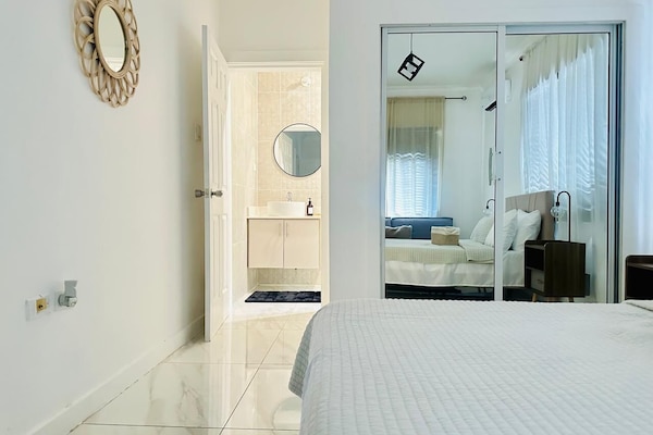 3 habitaciones, tabla de planchar con plancha, wifi y ropa de cama