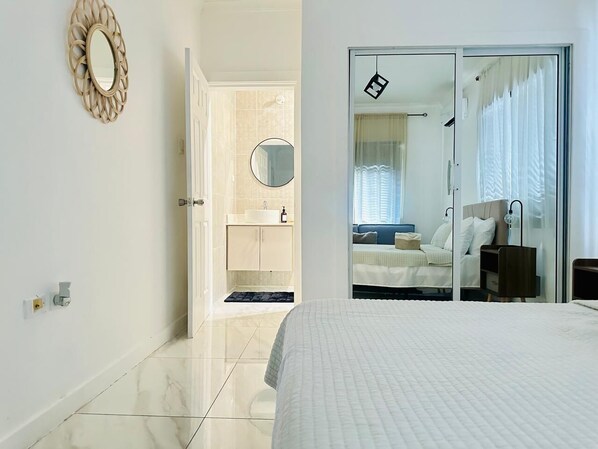 3 slaapkamers, een strijkplank/strijkijzer, wifi, beddengoed