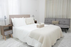 3 bedrooms, iron/ironing board, WiFi, bed sheets