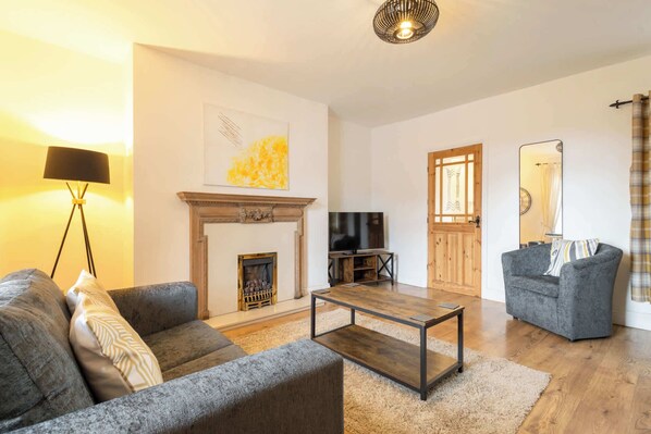 TV, fireplace, offices - Host & Stay | Wind Rose Cottage (Amble)