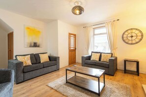 Téléviseur, foyer, bureau