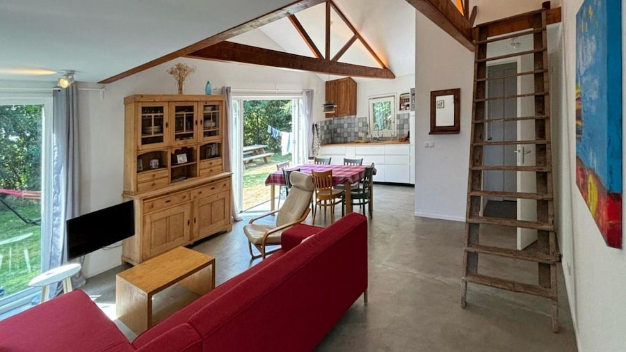 Renovated Bungalow With Garden for Families